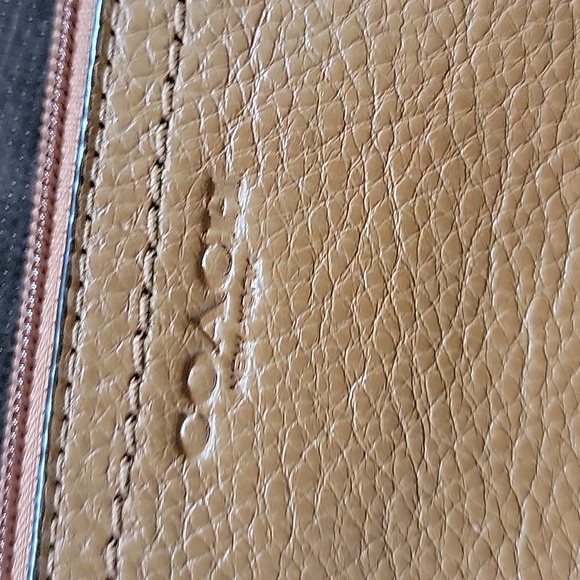 COACH LEATHER WRISTLET - Picture 2 of 9